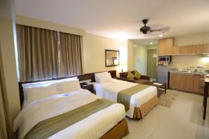 Ένα ή περισσότερα κρεβάτια σε δωμάτιο στο Azalea Residences Baguio