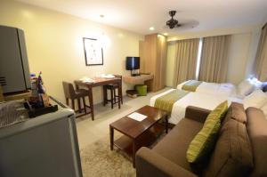 Μια τηλεόραση ή/και κέντρο ψυχαγωγίας στο Azalea Residences Baguio
