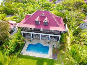 an aerial view of a house with a swimming pool at Villa de maître Seychelles in Mahe