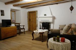 Gallery image of Linos Traditional Cottage in Theologos