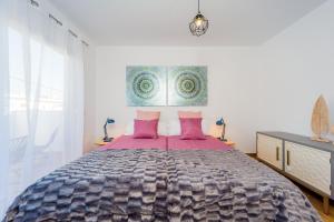 Postel nebo postele na pokoji v ubytování Apartamentos El Abuelo
