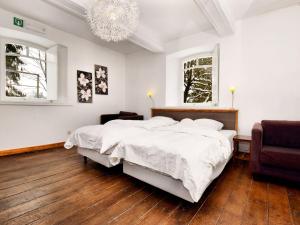 Welcome to this holiday home ideal for groups tesisinde bir odada yatak veya yataklar