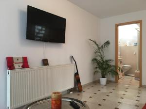 a living room with a flat screen tv on the wall at EMC Maisonette in Aidlingen