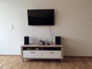 Μια τηλεόραση ή/και κέντρο ψυχαγωγίας στο Appartement am Universitätscampus +7 φωτογραφίες