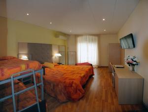 TV a/nebo společenská místnost v ubytování Hotel Alexander & Spa