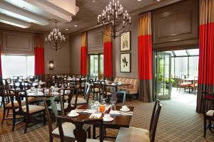 Restaurant o un lloc per menjar a Ethan Allen Hotel