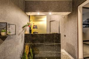 A bathroom at PAX hotel