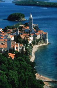 a town on an island in the water at Sloth in Rab