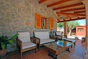 Ein Sitzbereich in der Unterkunft 113 Finca Can Roig ETV955 by Mallorca Charme