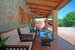 Ein Sitzbereich in der Unterkunft 113 Finca Can Roig ETV955 by Mallorca Charme