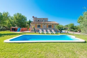 Der Swimmingpool an oder in der Nähe von 113 Finca Can Roig ETV955 by Mallorca Charme