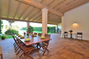 a dining room with a wooden table and chairs at Villa Tofollubí 152 by Mallorca Charme in Llubí