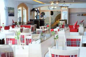 Restaurace v ubytování Land-gut-Hotel Zum alten Forsthaus - Aufladestation für Elektroautos