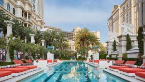 Bazén v ubytování Caesars Palace Hotel & Casino nebo v jeho okolí