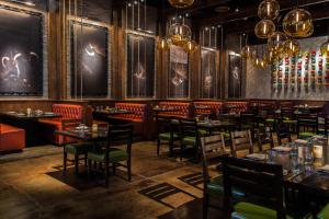 Ein Restaurant oder anderes Speiselokal in der Unterkunft The LINQ Hotel and Casino 
