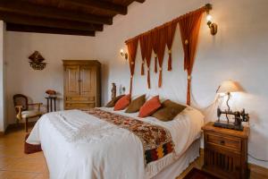 Postel nebo postele na pokoji v ubytování Hacienda La Moreda Hotel Boutique & Spa