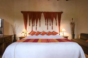 Postel nebo postele na pokoji v ubytování Hacienda La Moreda Hotel Boutique & Spa