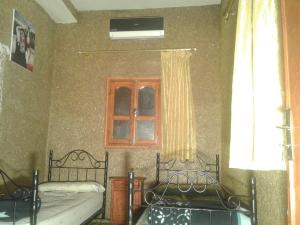 Rúm í herbergi á Auberge Gitelkst