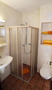 Ванная комната в Familienhotel Zur Linde