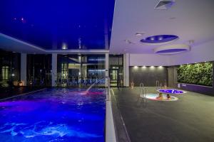 Bazén v ubytovaní Hotel Barczyzna Medical Spa alebo v jeho blízkosti