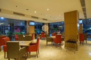 Posezení v ubytování Orchardz Hotel Bandara