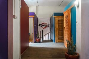 Fotografie z fotogalerie ubytování Pomme Hostel Restaurant & Bar - Private Sleeping Cabins v destinaci Battambang