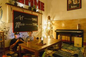 Fotografie z fotogalerie ubytování Pomme Hostel Restaurant & Bar - Private Sleeping Cabins v destinaci Battambang