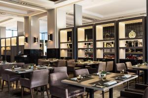 A restaurant or other place to eat at Dedeman Cizre Hotel