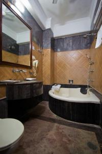 Kamar mandi di Hotel Sunstar Grand