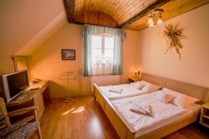Postel nebo postele na pokoji v ubytování Hotel Tři Věžičky