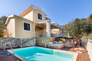Bazén v ubytování Villas Muscalas by Konnect, 200m from the Beach nebo v jeho okolí