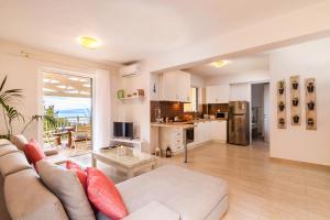 Kuchyň nebo kuchyňský kout v ubytování Villas Muscalas by Konnect, 200m from the Beach