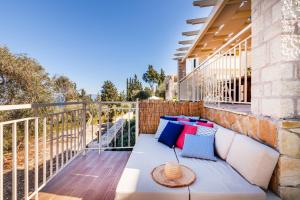 Balkón nebo terasa v ubytování Villas Muscalas by Konnect, 200m from the Beach
