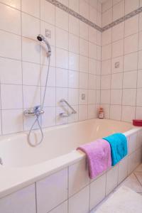 Ένα μπάνιο στο Ferienwohnung Ulrike