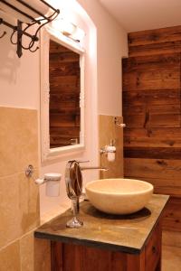 a bathroom with a large bowl sink on a counter at Hagemeisterensemble in Werder