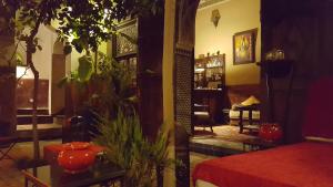 Χώρος καθιστικού στο Riad Jenaï L'Authentique