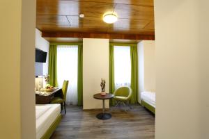 TV a/nebo společenská místnost v ubytování Arthotel ANA Eden