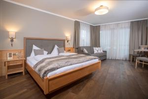 Hotel Christina - Ihr kleinstes 4* Hotel am Achensee tesisinde bir odada yatak veya yataklar