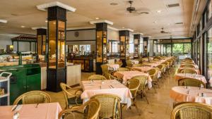 Restaurant o un lloc per menjar a Blue Sea Costa Jardin & Spa