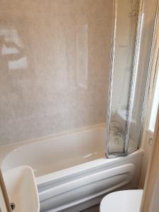 Ένα μπάνιο στο Shanthi Lodge +15 φωτογραφίες