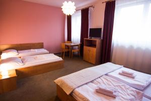 Postel nebo postele na pokoji v ubytování Hotel Hron