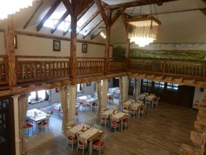 an overhead view of a restaurant with tables and chairs at Ranczo w Dolinie - Bałtów in Bałtów