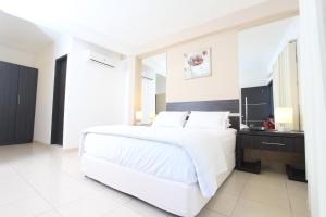 Un ou plusieurs lits dans un hébergement de l'établissement Danieri Asunción Hotel