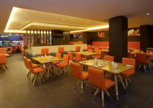 Restaurace v ubytování Swiss-Belinn Medan + 19 fotografií