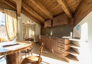 Kuchyň nebo kuchyňský kout v ubytování Limone Palace Aparthotel