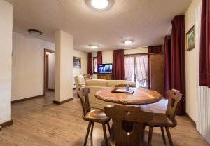 TV o dispositivi per l'intrattenimento presso Limone Palace Aparthotel