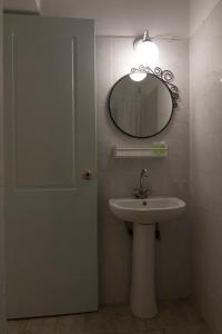 Koupelna v ubytování Armadoros Hotel / Ios Backpackers