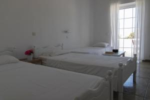 Postel nebo postele na pokoji v ubytování Armadoros Hotel / Ios Backpackers