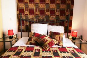 מיטה או מיטות בחדר ב-Le Clos Auvergnat
