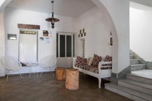Posezení v ubytování Armadoros Hotel / Ios Backpackers